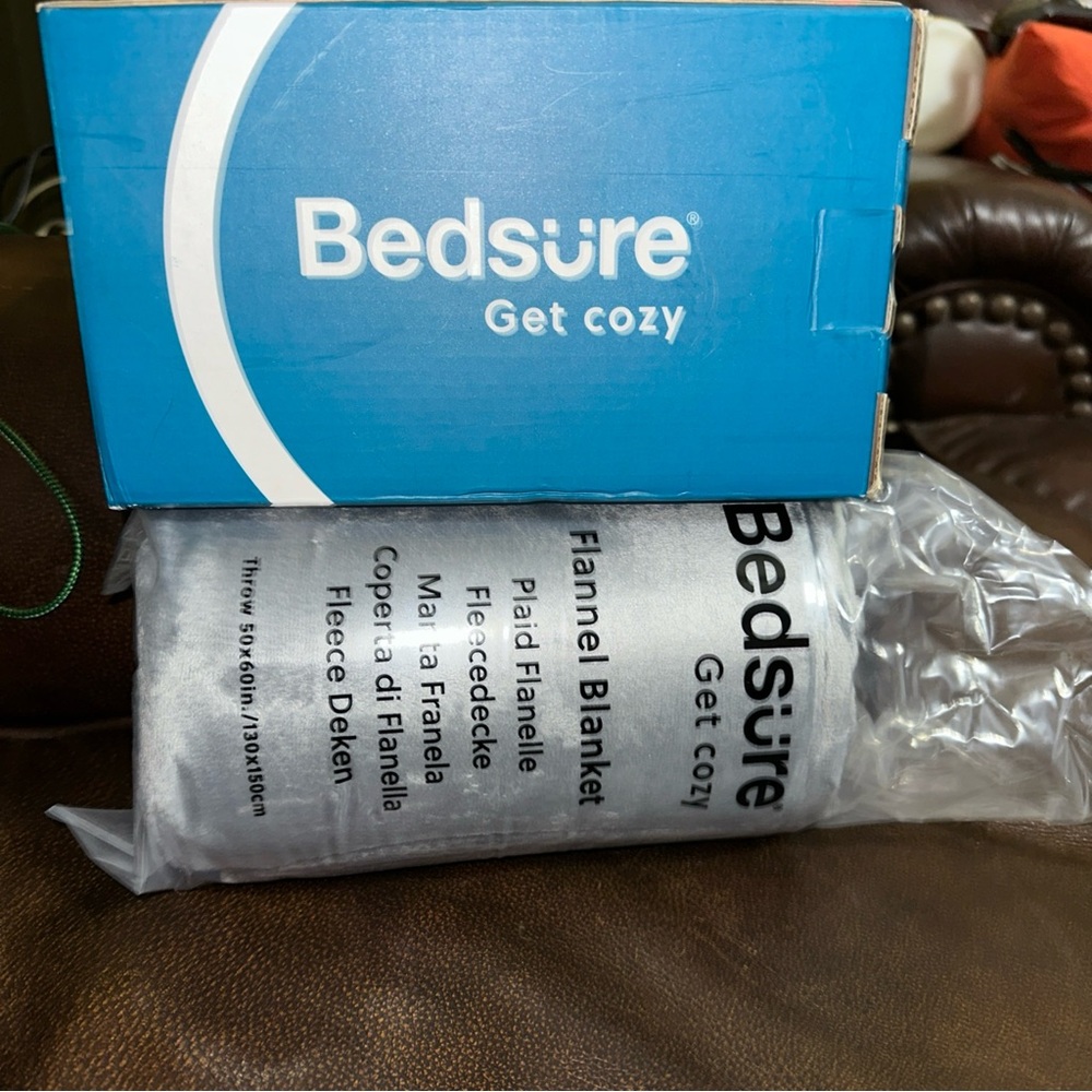 Bedsure Get‎ Cozy Microfiber Flannel Throw  50 X 60 New